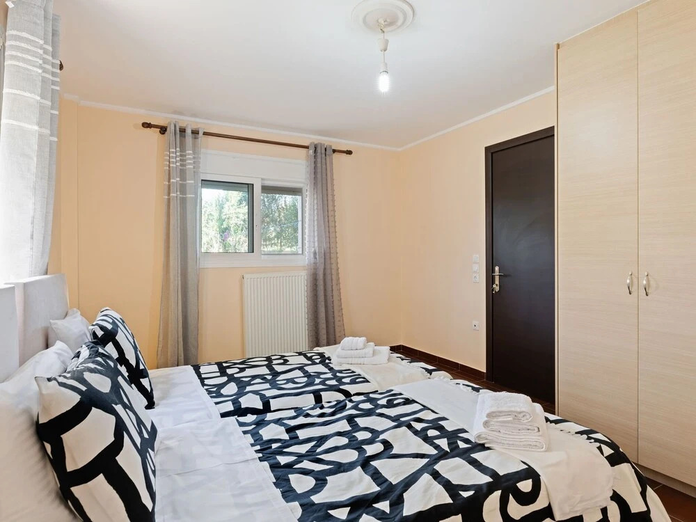 Pleasant Holiday Home in Chalcis With Garden