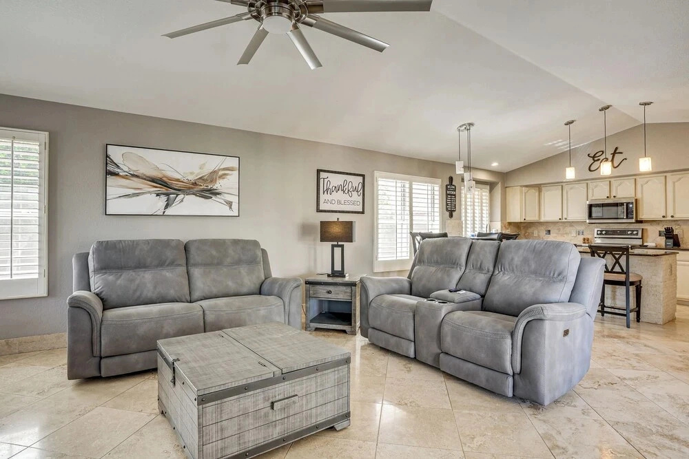 Game Room, Backyard Oasis! Glendale Group Getaway