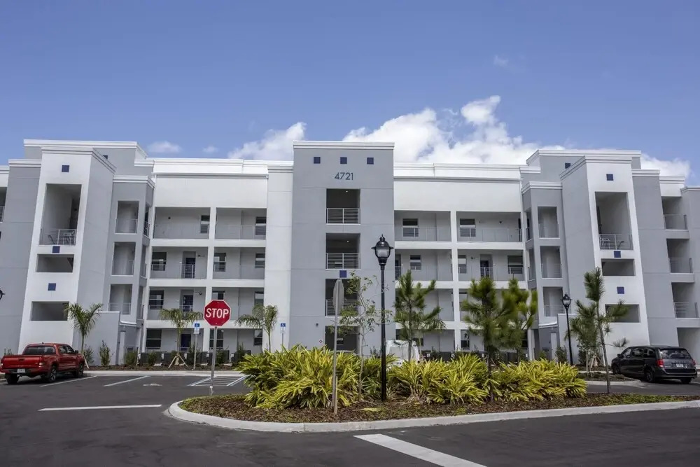Luxurious 2 Bedroom Apartment Close to Disney 303 4721