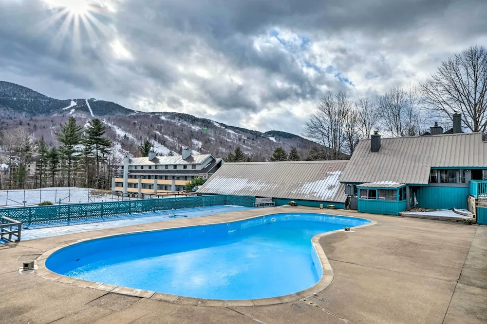 Lincoln Escape w/ Deck: 1 Mi to Loon Mountain!