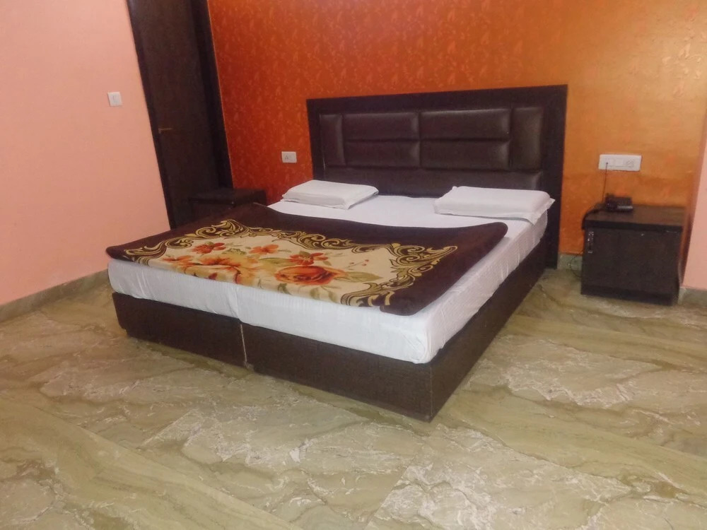 Hotel Raj International DX