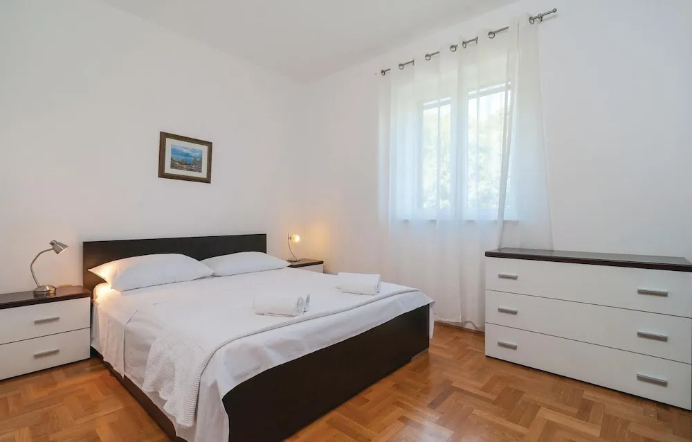 Amazing Home In Supetar