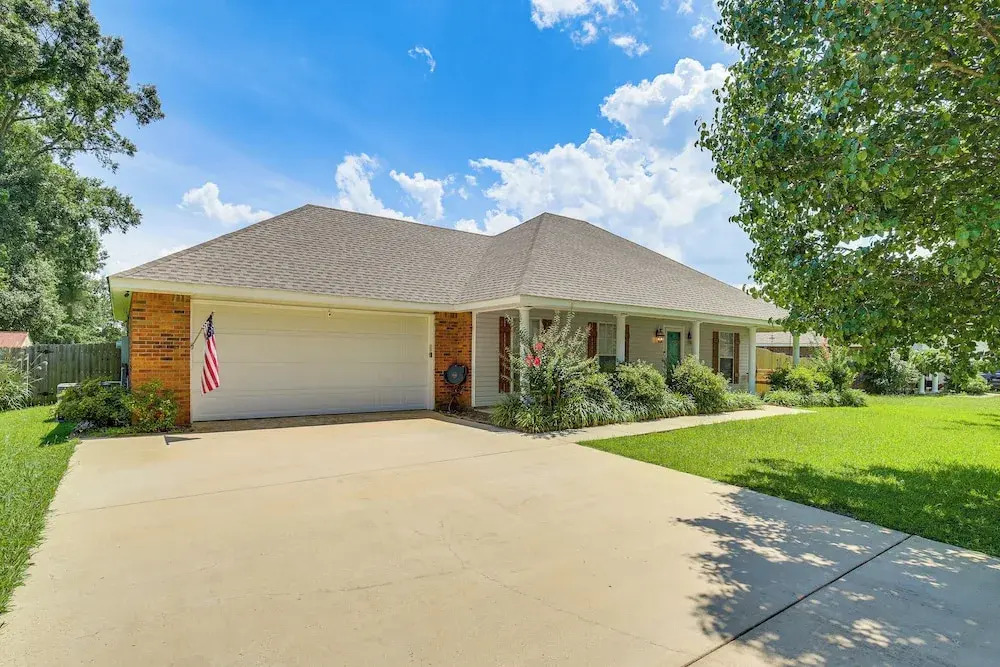 Updated Retreat w/ Outdoor Space in Flowood!