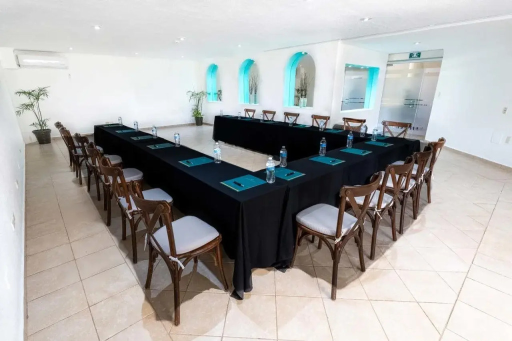 Aquamarina Beach Hotel