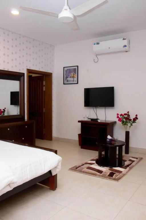 Livin Hub Guest House