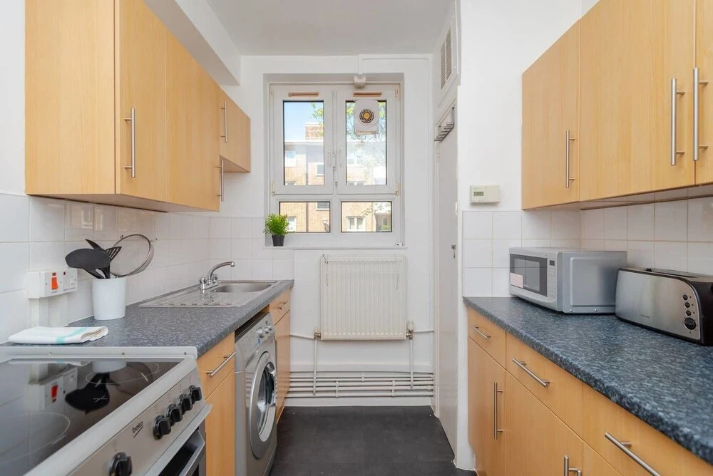 Bright 1 Bedroom Home W/balcony