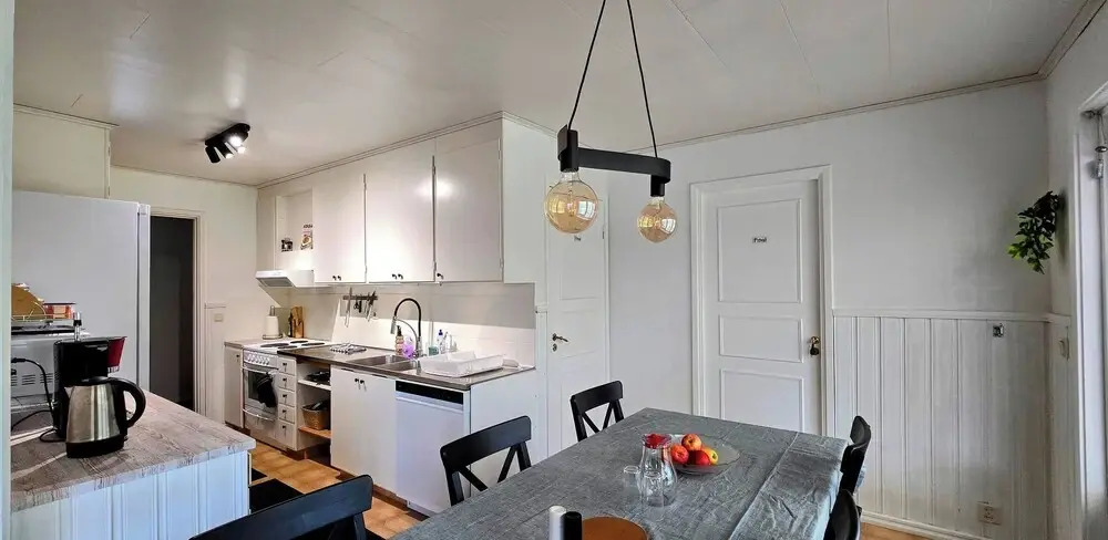 3BR Home Near Lake Vänern Covered Deck & BBQ