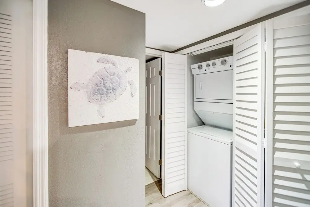 Stylish Fort Myers Condo ~ 2 Mi to Beaches!