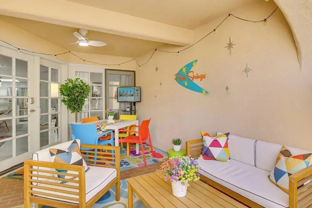 Stroll to Dtwn, Pools & Tennis: Palm Springs Condo