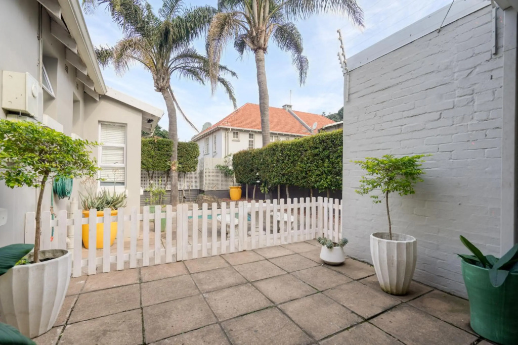 Hampton Collection - Trendy 2 Sleeper Apartment with Pool