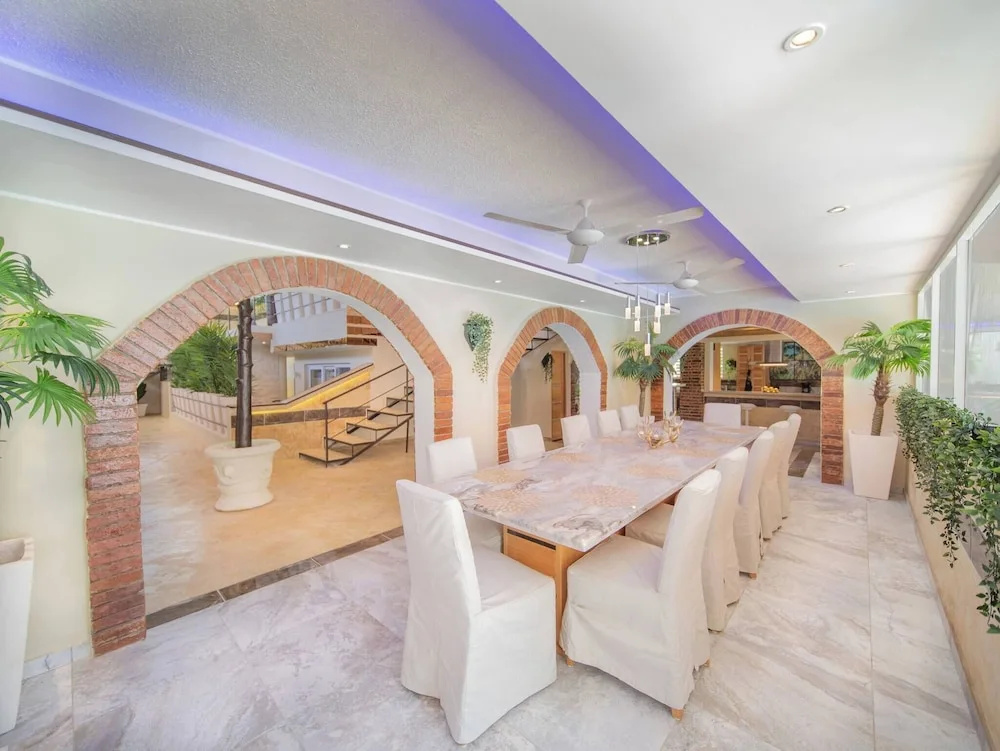 Luxury 6 Bedroom Villa in Sosua Beachfront Bliss Awaits