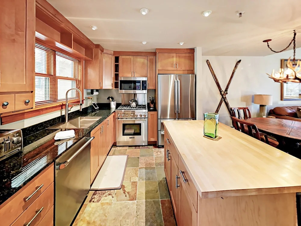Deer Valley Condo #11 2 Bedrooms 2.5 Bathrooms Condo