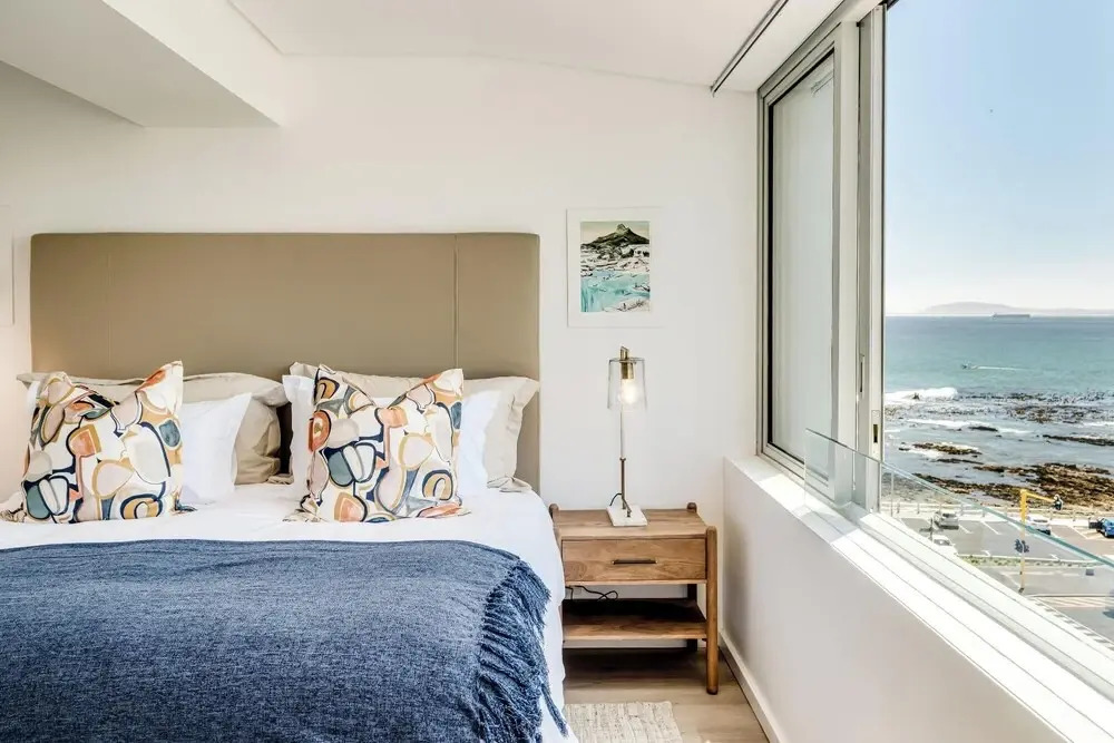 2bed Mouille Point Apartment w Amazing Cape Views