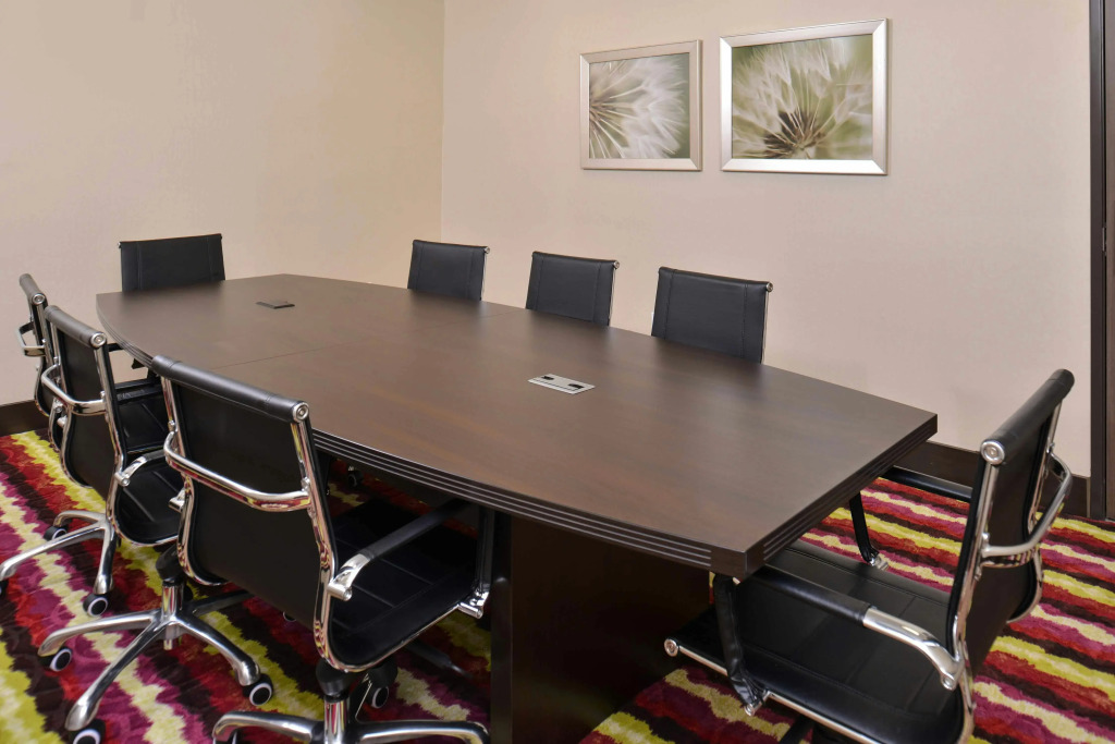Hampton Inn & Suites Dallas Market Center