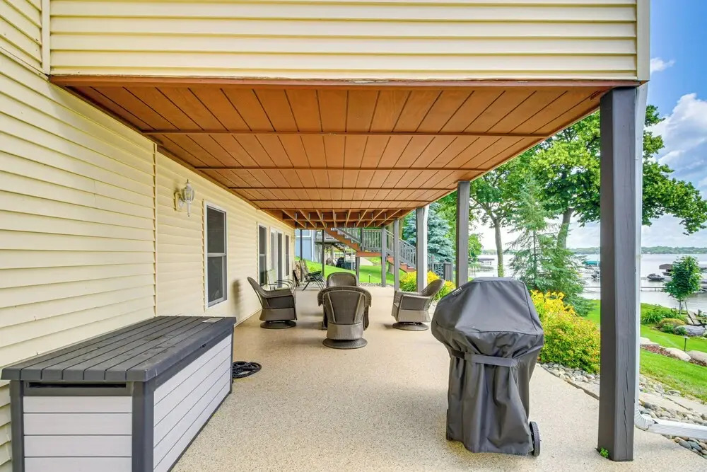 Villa on Lake Darling: Fire Pit, Deck & BBQ