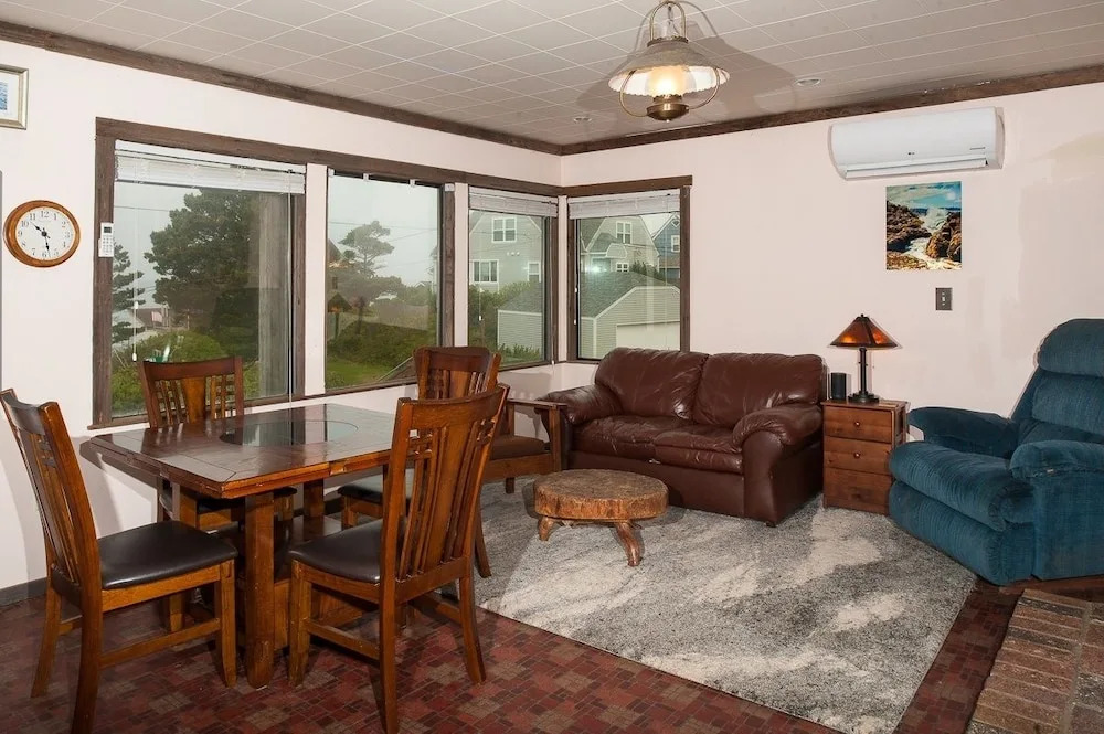 Sullishak 3 Bedrooms 2.5 Bathrooms Home