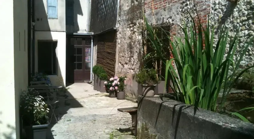 La Cour au Lavoir