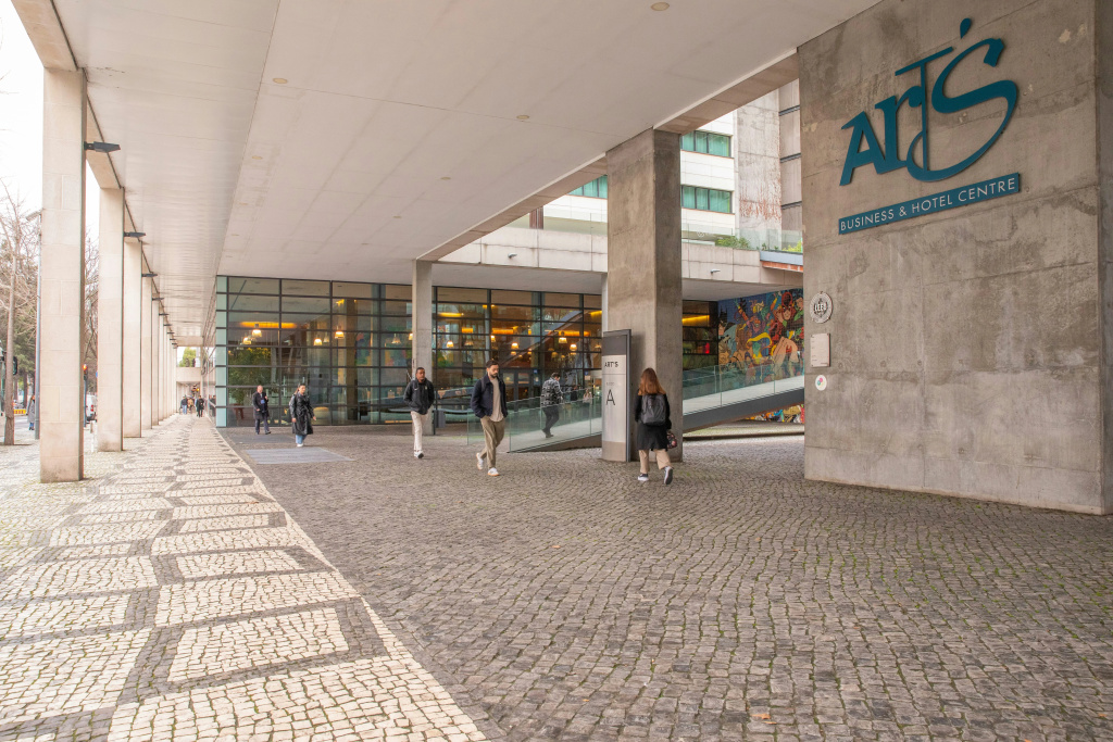 VIP Executive Arts Hotel