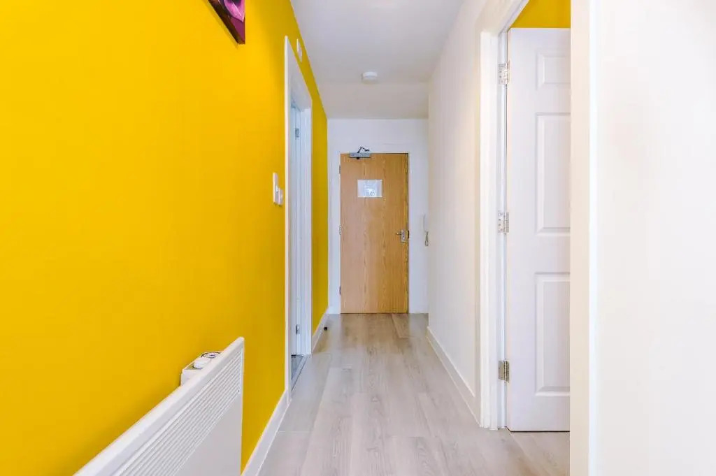 OPP Apartments Barall Court - Great for contractors, 2 miles from city centre, free parking & WIFI