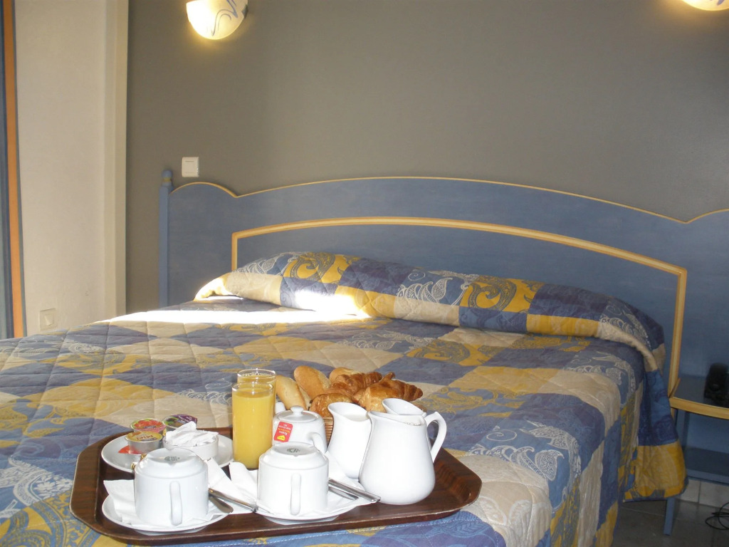 Hotel Les Palmiers En Camargue