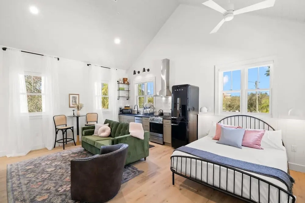 Casa Julieta Luxury Ybor-themed Studio