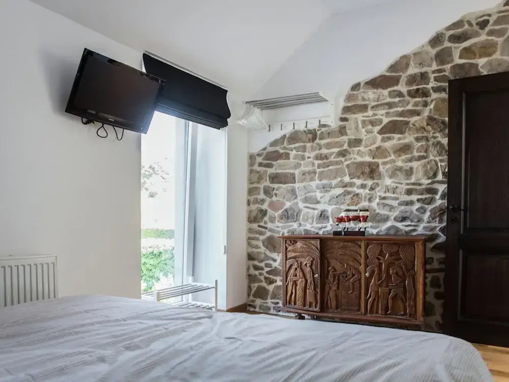 Well Kept House with Fireplace near Forest