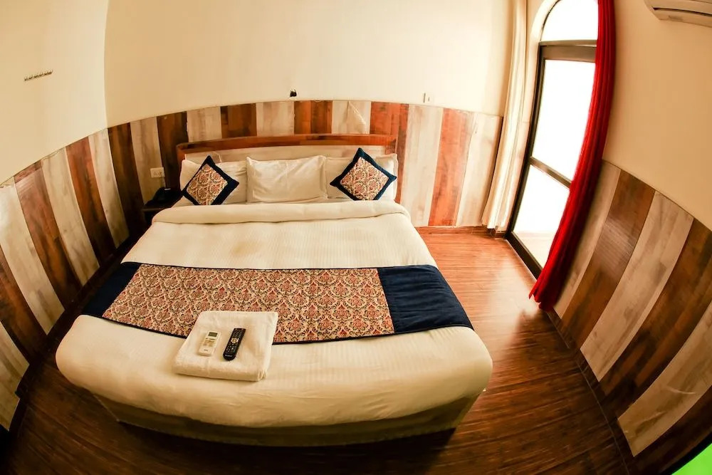 LN Hotel and Restaurant - Hostel