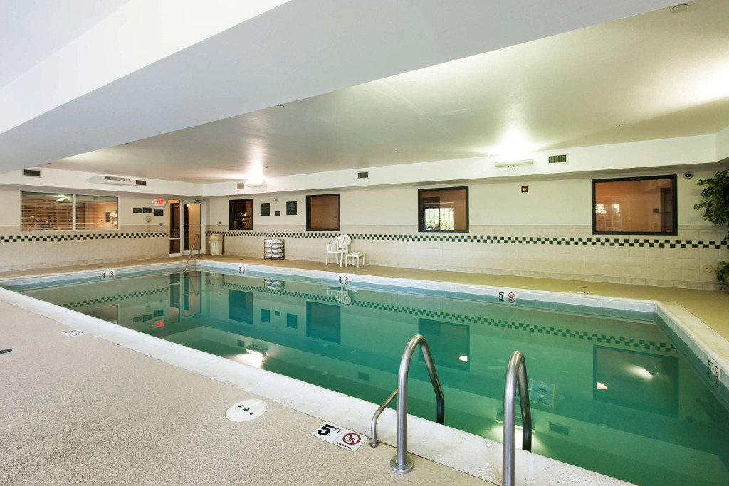Country Inn & Suites by Radisson, Tinley Park, IL