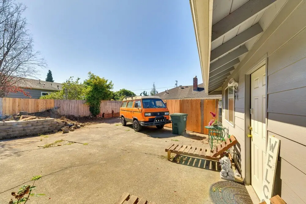 2 Mi to Old Town: House w/ Grill in Eureka!