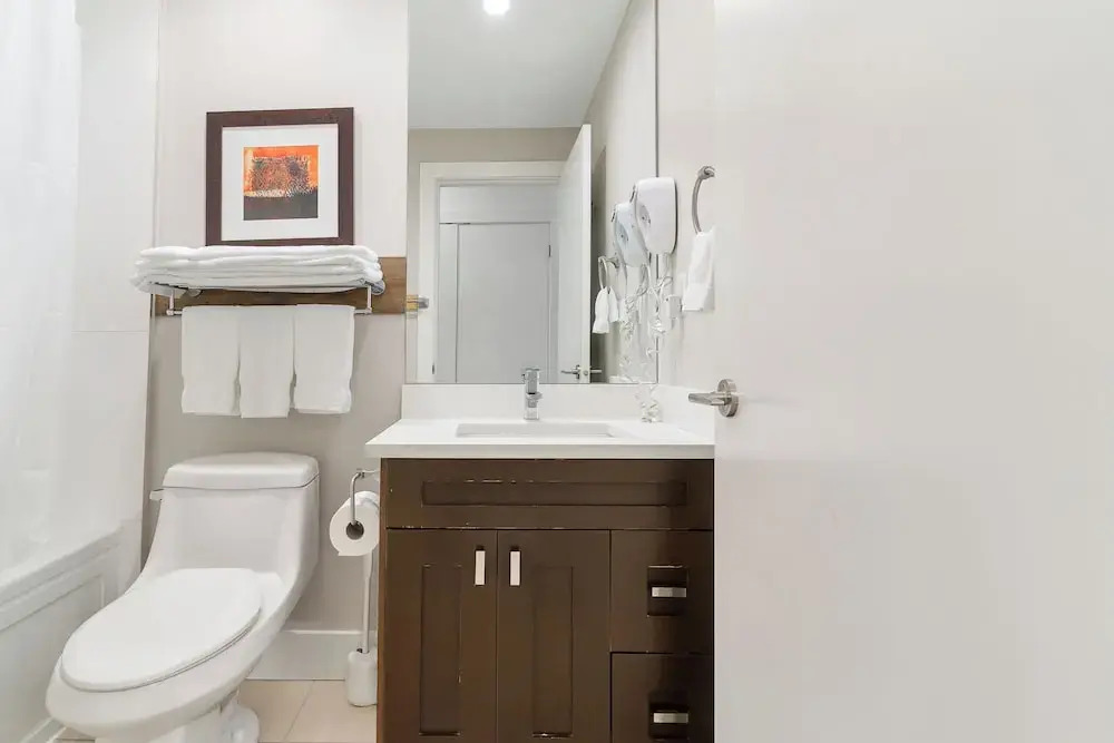 Stylish Urban Retreat  2BR Condo
