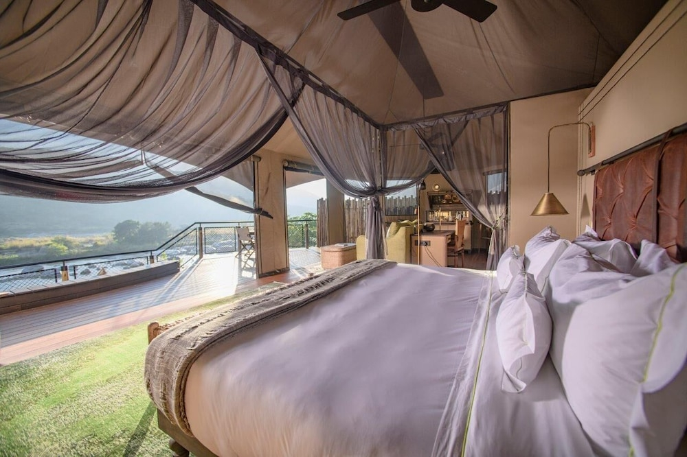 Madwaleni River Lodge - Babanango Game Reserve