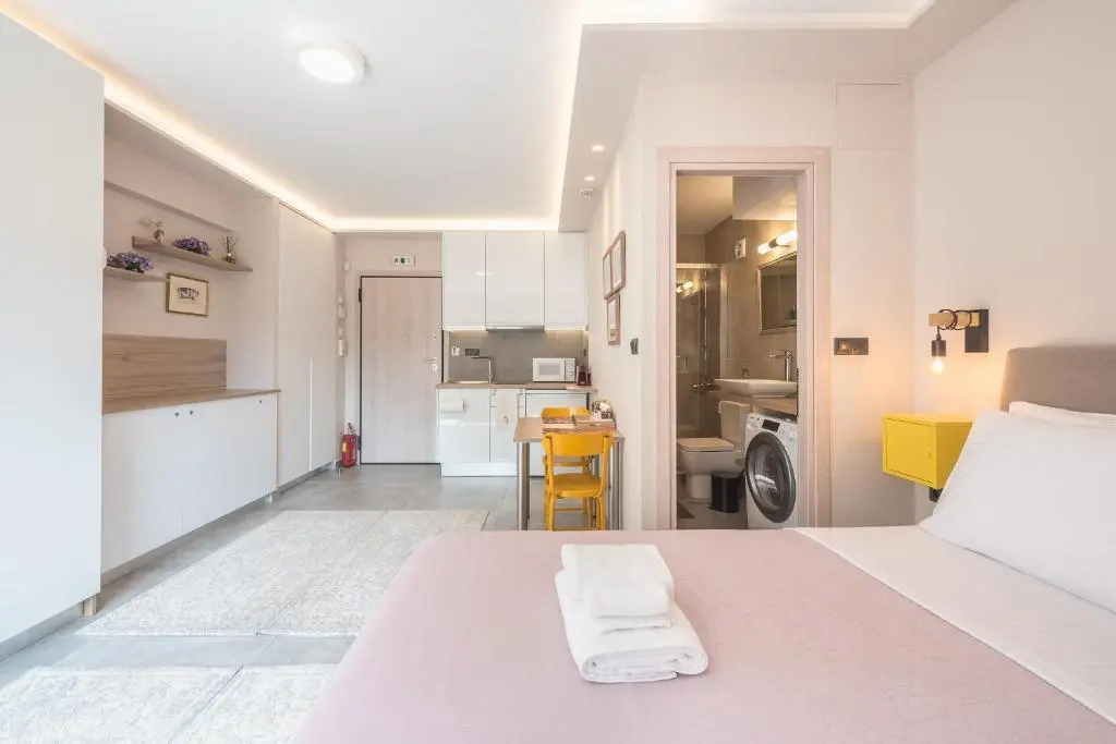 ✰Bright, renovated, spacious and cosy studio✰