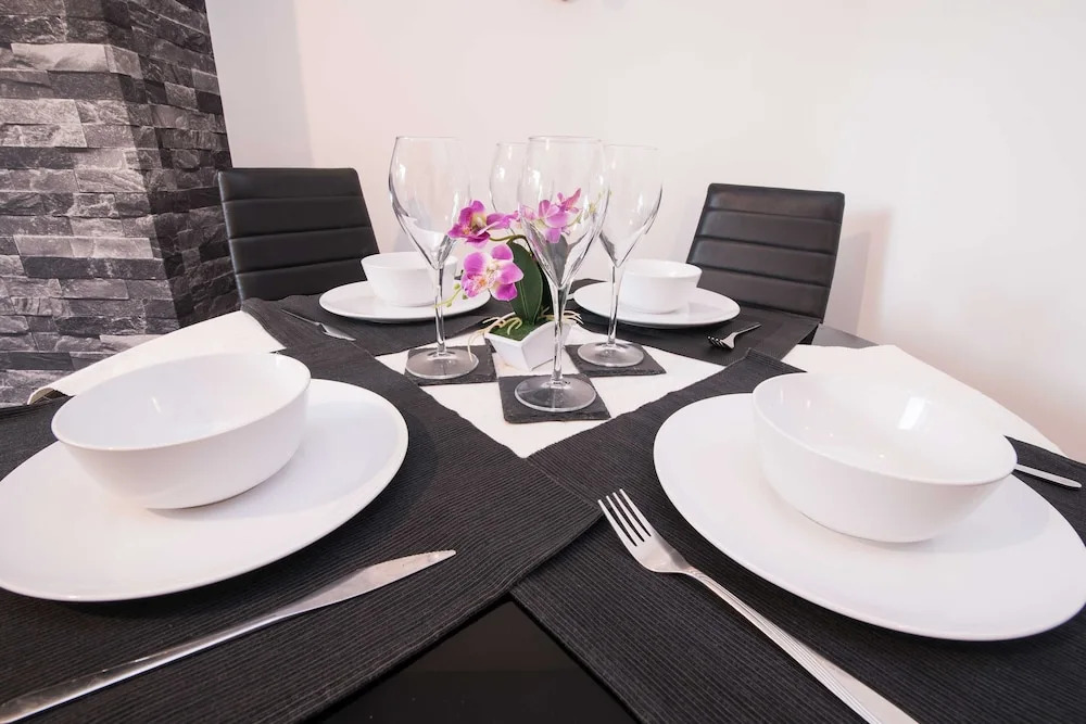 Michaelmas, Coventry - 2 Bed House Apartment