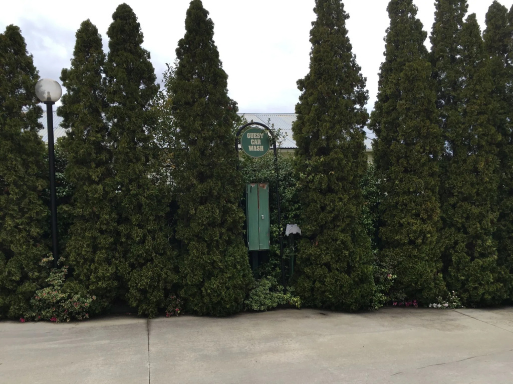 Crest Motor Inn