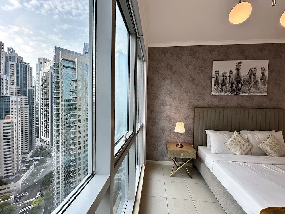 Lux BnB I The Residences I Sky Line Views