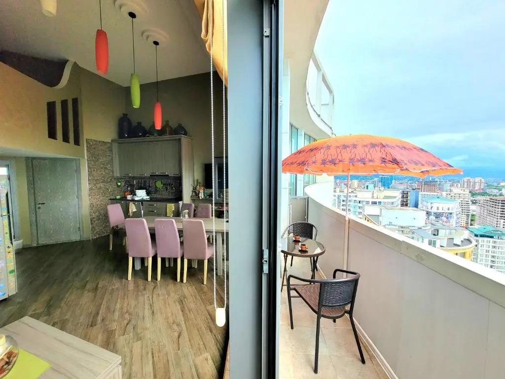 2 levels penthouse with a SUNSET SEA VIEW! Balcony and window 8x4m!