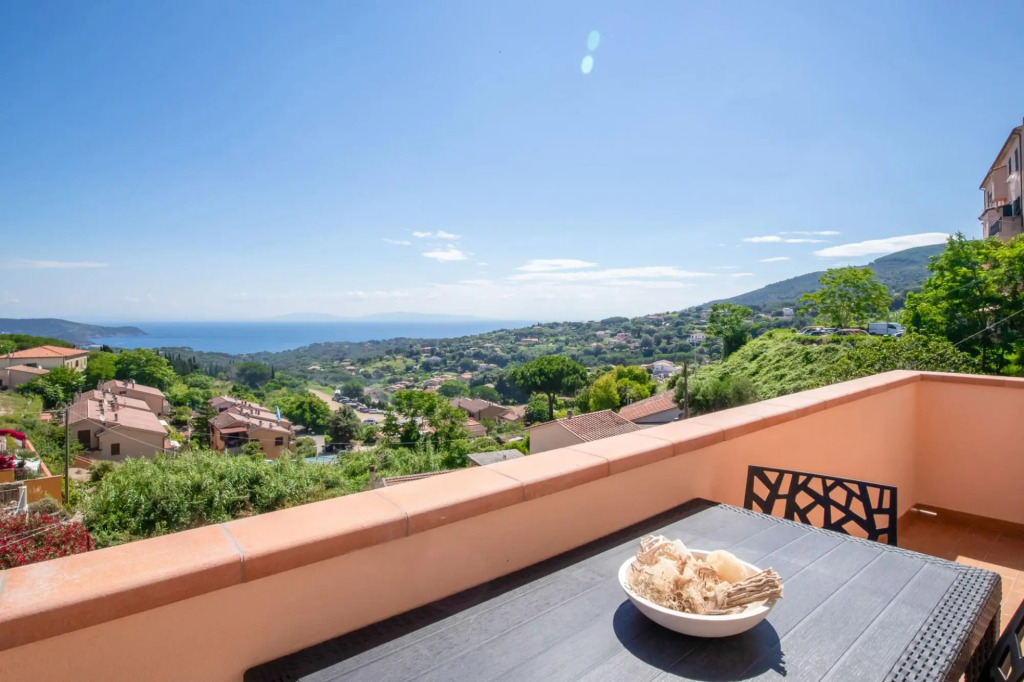 Three-room apartment with terrace sunrise view from the sea-Alba Del Mare