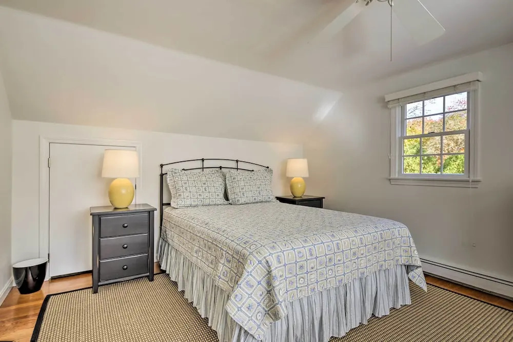 2 Bicycles Provided! Cape Cod Cottage w/ Deck