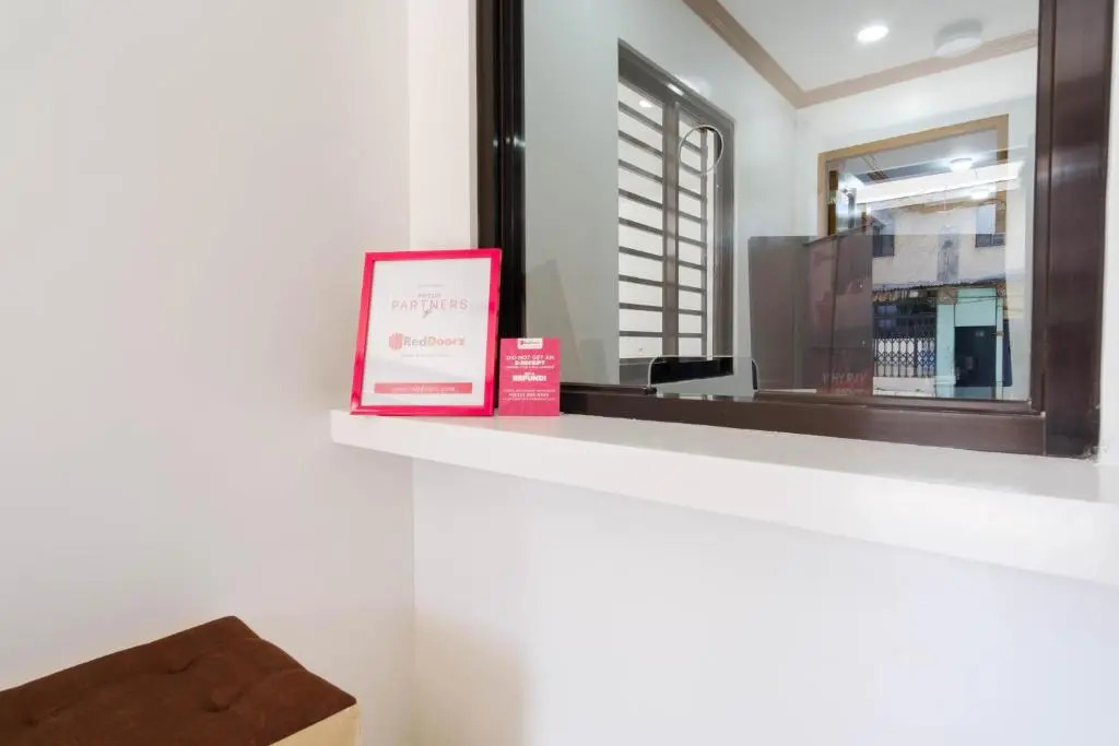 RedDoorz near SM Bicutan