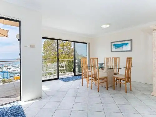 2 'Paradiso', 4 Laman Street - beautiful unit with stunning water views & pool
