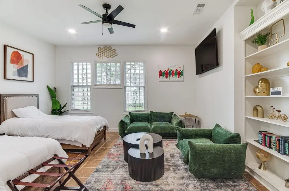 Stylish Home ~ 2 Mi to Jackson State & Belhaven!
