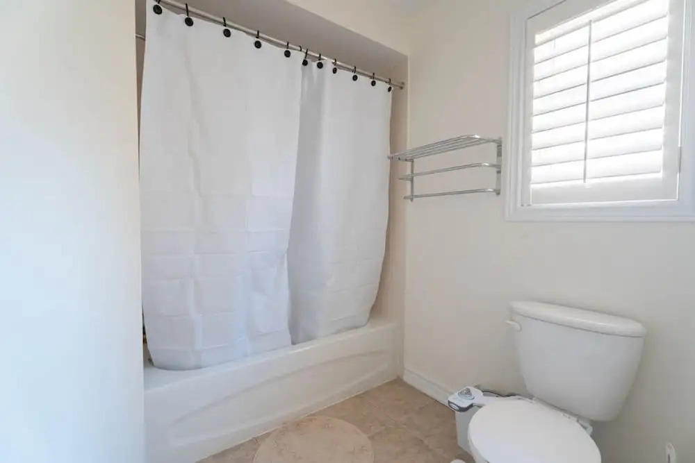 Stylish 4BR Oasis Peaceful Mississauga Location
