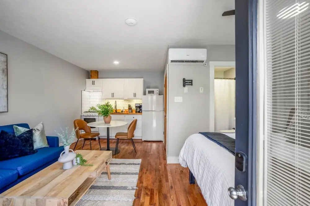 Urban Gated Studio Near Downtown Houston and NRG