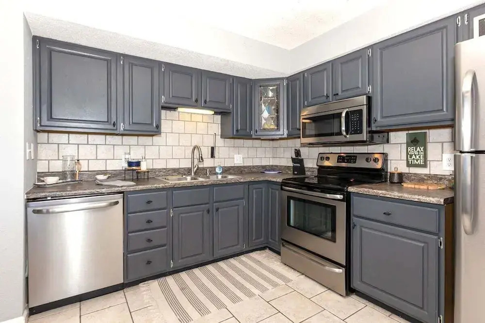 3 Bedroom Osage Beach Condo w/ Pool & Main Channel Views