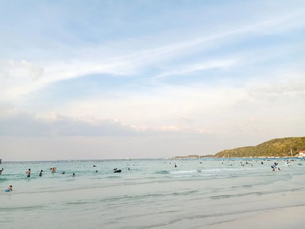 บ้านพักการ์ฟิลด์ ซีวิว เกาะล้าน
