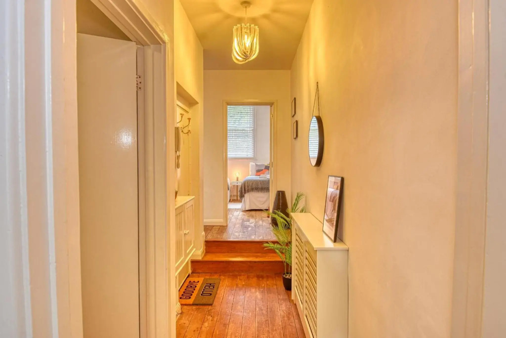 2 Bedroom Apartment in Bath city centre with Garden & Free Parking
