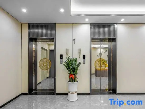 Minghuan Light Luxury Hotel (Dongguan Mayong Xinhua College)