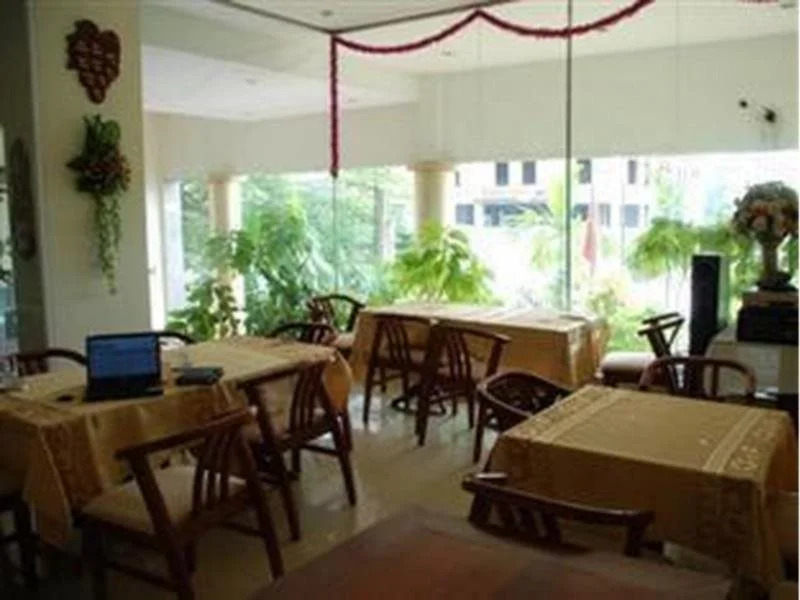 Vinh Khanh Hotel