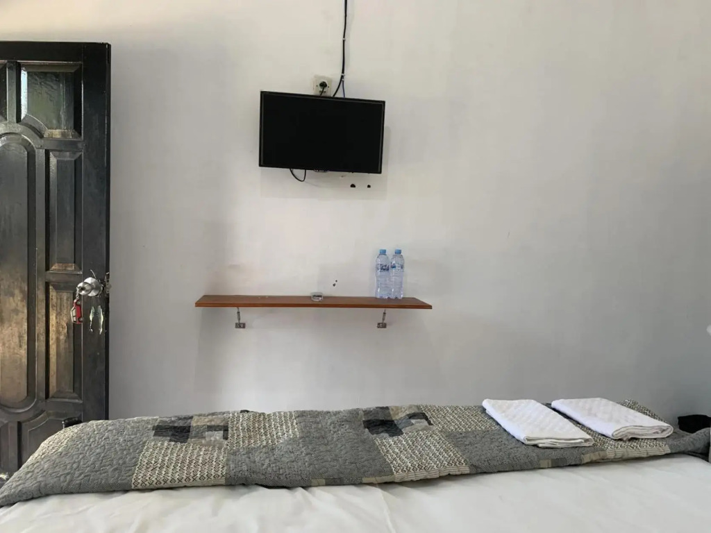 Recharge Cafe & Garasi Homestay