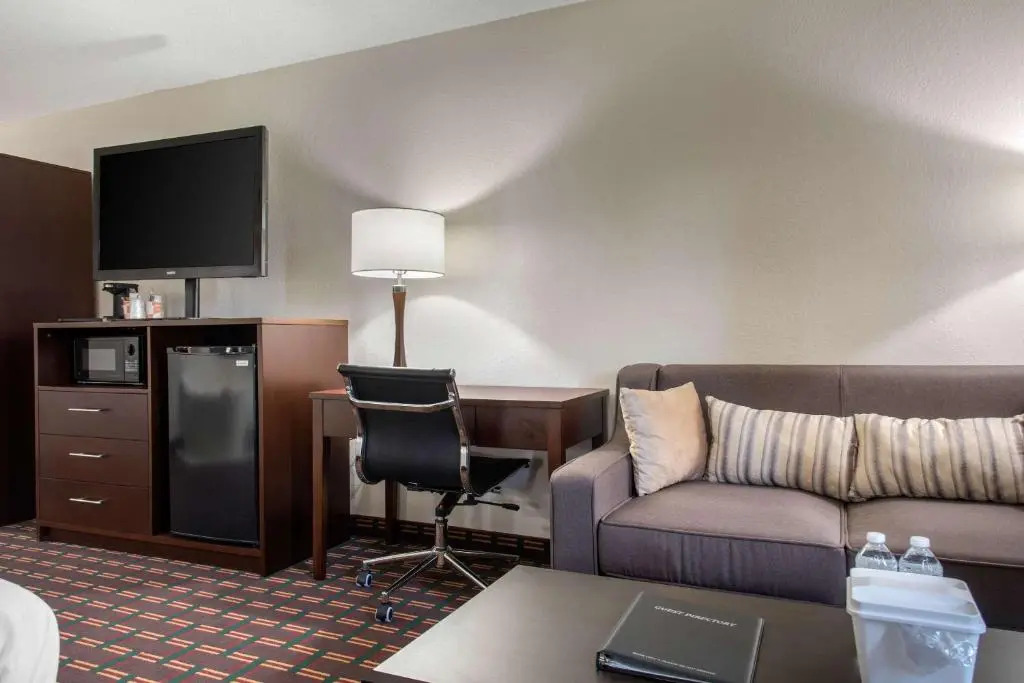 Lexington Inn and Suites